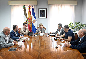 Alcaldesa mantiene reunión con la federación del taxi para la Magna