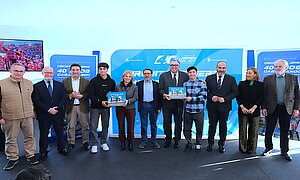 La alcaldesa asiste a la presentación del libro del 40 aniversario del Circuito