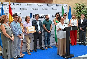Nela García presenta una nueva campaña de fomento del comercio