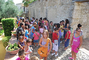 Grupo de niños que han participado en el campamento urbano
