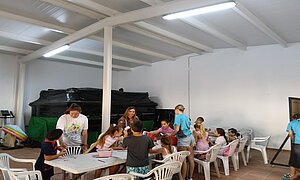 Susana Sánchez visita la Escuela de Verano de El Portal