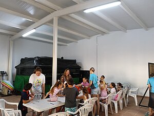Susana Sánchez visita la Escuela de Verano de El Portal