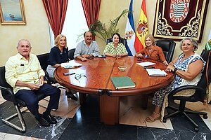 Alcaldesa se reúne con la asociación de Reyes Magos