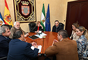 La alcaldesa durante la reunión