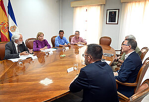 Archivo. La alcaldesa se reúne con representantes de Correos