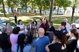 La alcaldesa durante la reunión con los vecinos