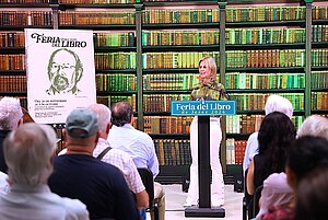 La alcaldesa presenta una nueva edición de la Feria del Libro