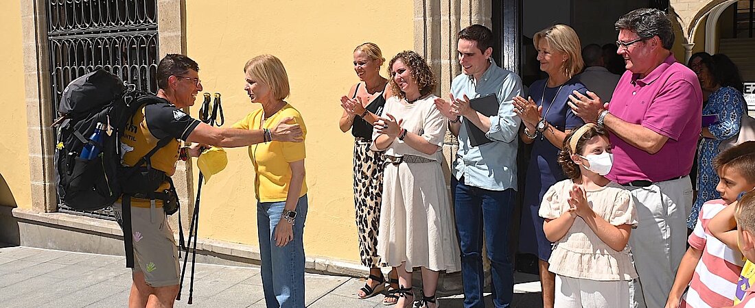 La alcaldesa recibe al corredor José Antonio Nieto