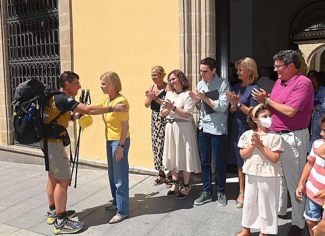 La alcaldesa recibe al corredor José Antonio Nieto
