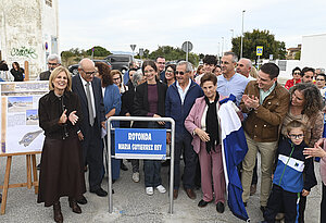 Archivo. La alcaldesa presenta el proyecto de la rotonda de Descartes a los vecinos