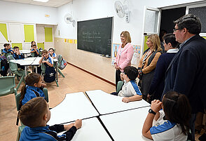 La alcaldesa durante su visita al colegio