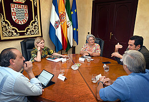 Alcaldesa se reúne con Asociación Reyes Magos