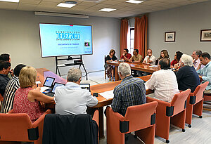 Los miembros de la Comisión durante la reunión