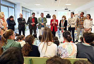 La alcaldesa en la visita al centro educativo