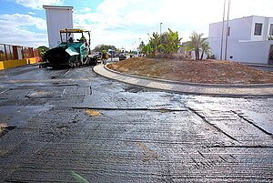 Este viernes se ha procedido al reasfaltado de la glorieta de San José Obrero