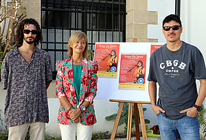 Carmen Pina con los organizadores del Festival