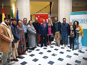 Fotografía de familia de la presentación del Festival