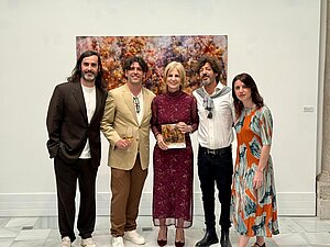 La alcaldesa asiste a la inauguración de la exposición 'Tránsito' de Tejedor