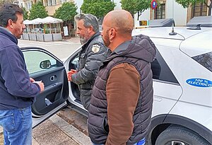 Primer taxi eléctríco