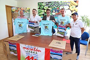 El delegado de Deportes en la presentación de la carrera