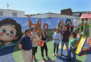 Susana Sánchez y Carmen Pina inauguran el mural de La Ina