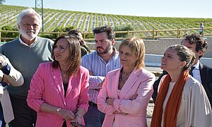 Alcaldesa y consejera de Fomento visitan el carril ciclopeatonal