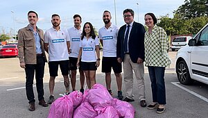 Los delegados junto a los representantes del coletivo