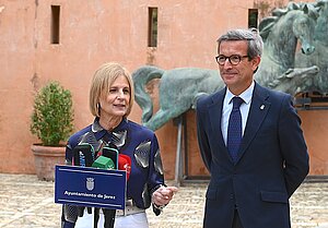 La alcaldesa y el consejero presiden la jornada técnica del Hub Aeronáutico
