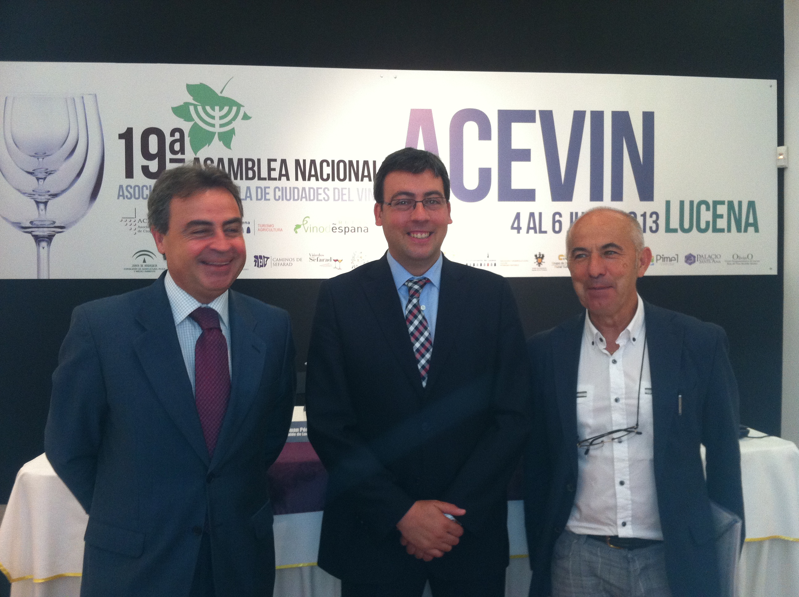 Antonio Real, junto a otros miembros de la asociación