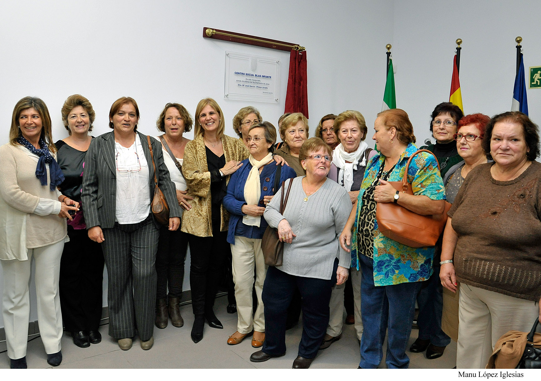La alcaldesa junto a miembros de asociaciones y colectivos