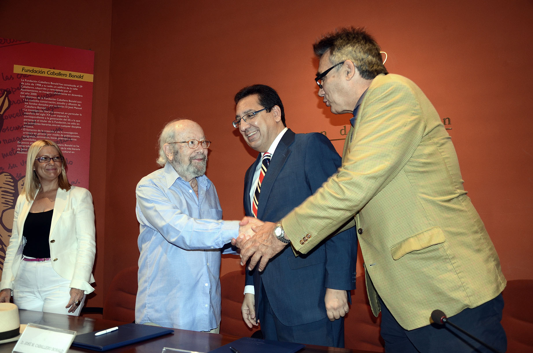 Imagen de la firma del convenio