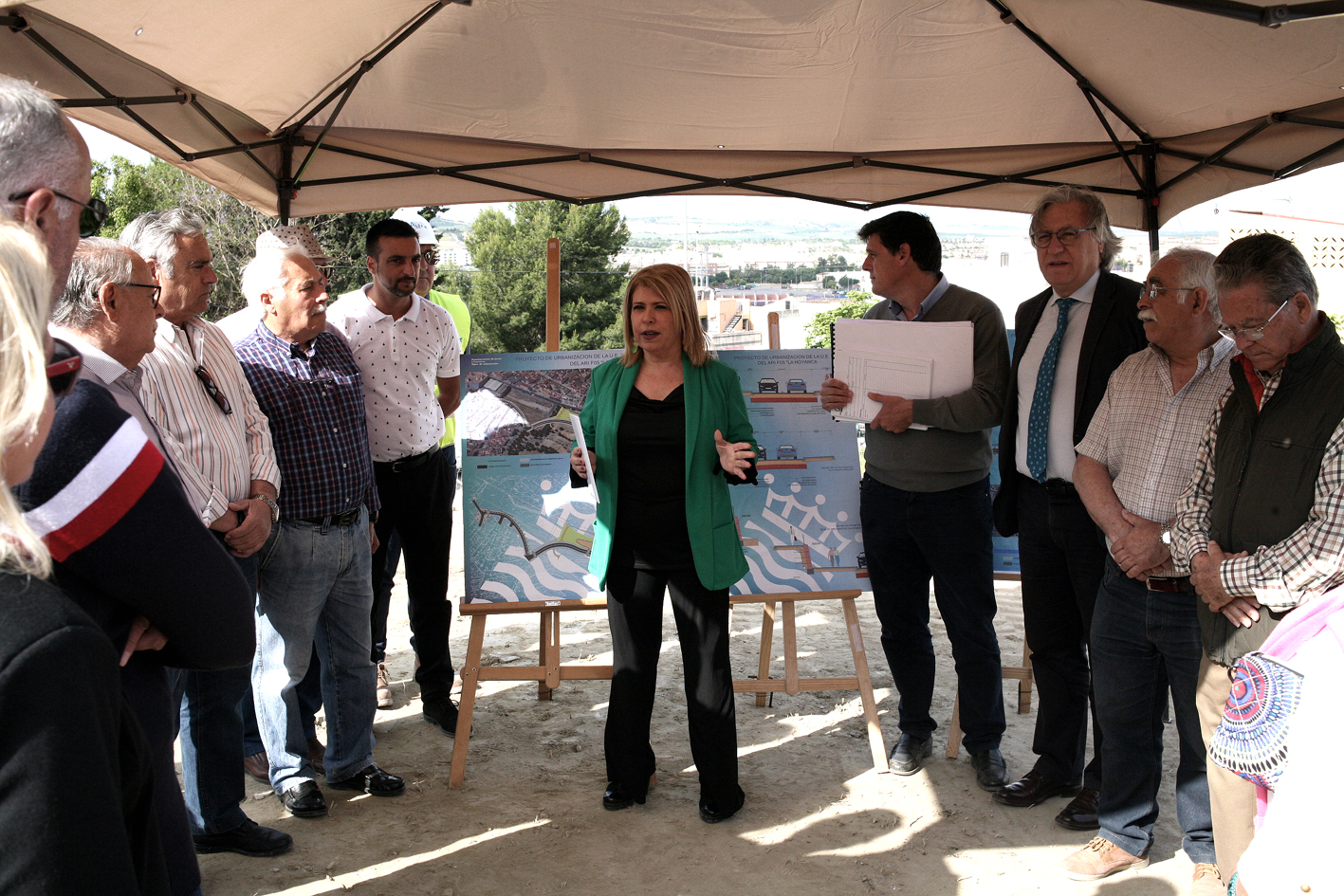 La alcaldesa presenta las obras La alcaldesa presentado obras la Hoyanca