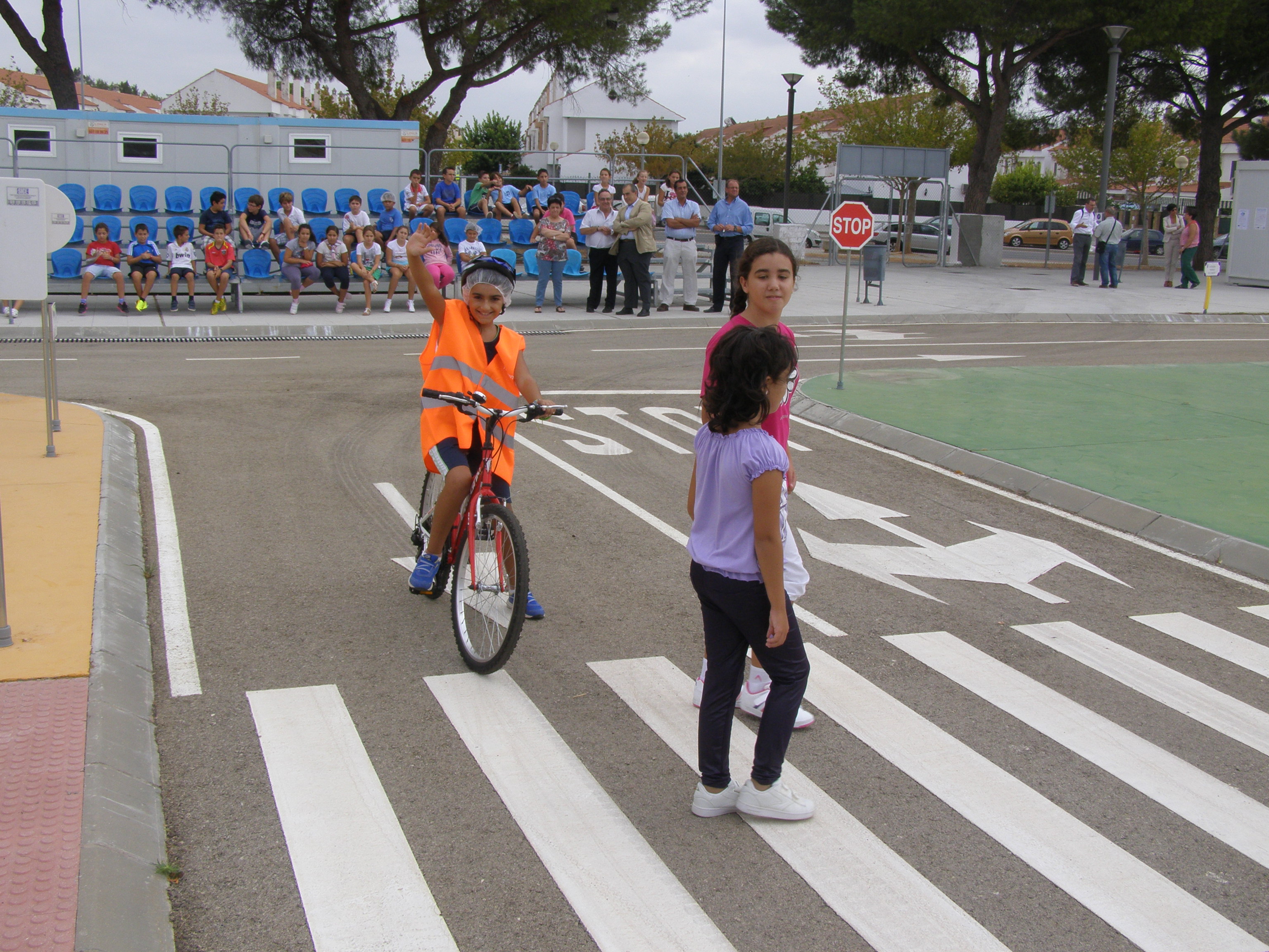 Escolares participando en la jornada de puertas abiertas