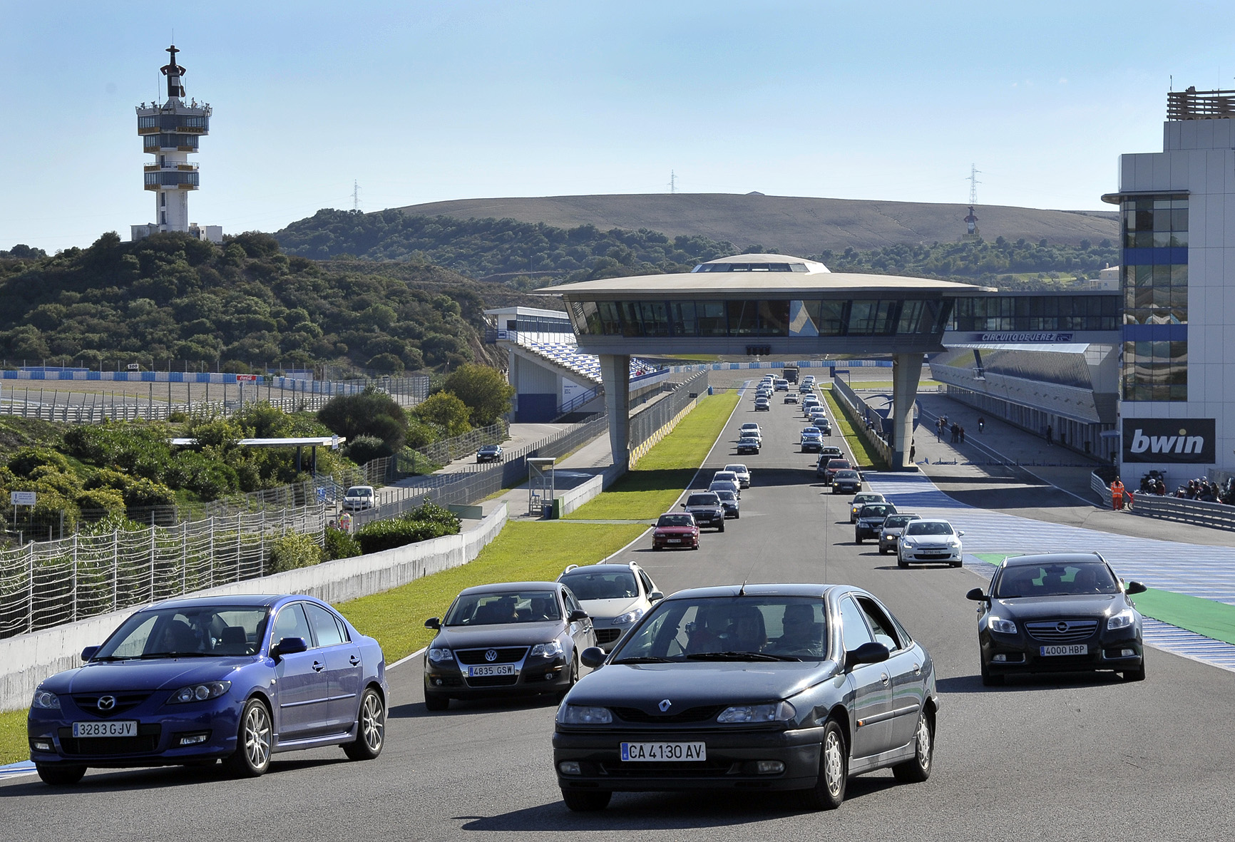 Imagen de turismos circulando por el circuito en las jornadas del año pasado