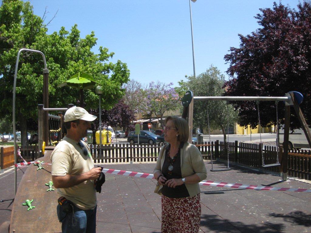 María José Rúa visita las obras de rebaje de acerado